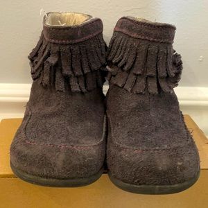 Gently used spring shoes for toddler - unisex